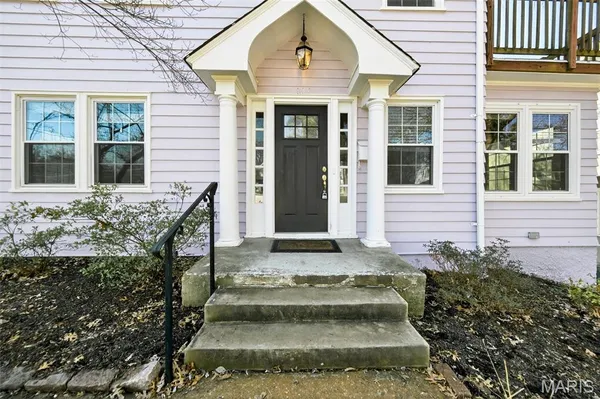$450,000 | 324 Stark Court, Webster Groves, MO 63119