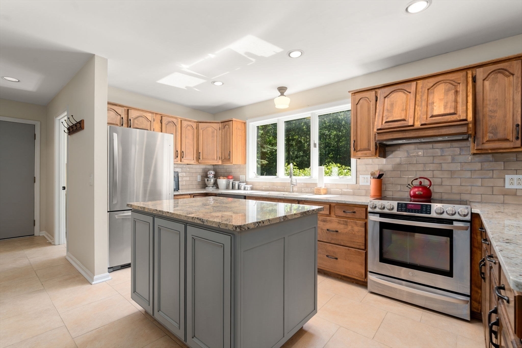 180 Loomis Ridge Road Westfield, MA 01085 - Photo 10 of 39