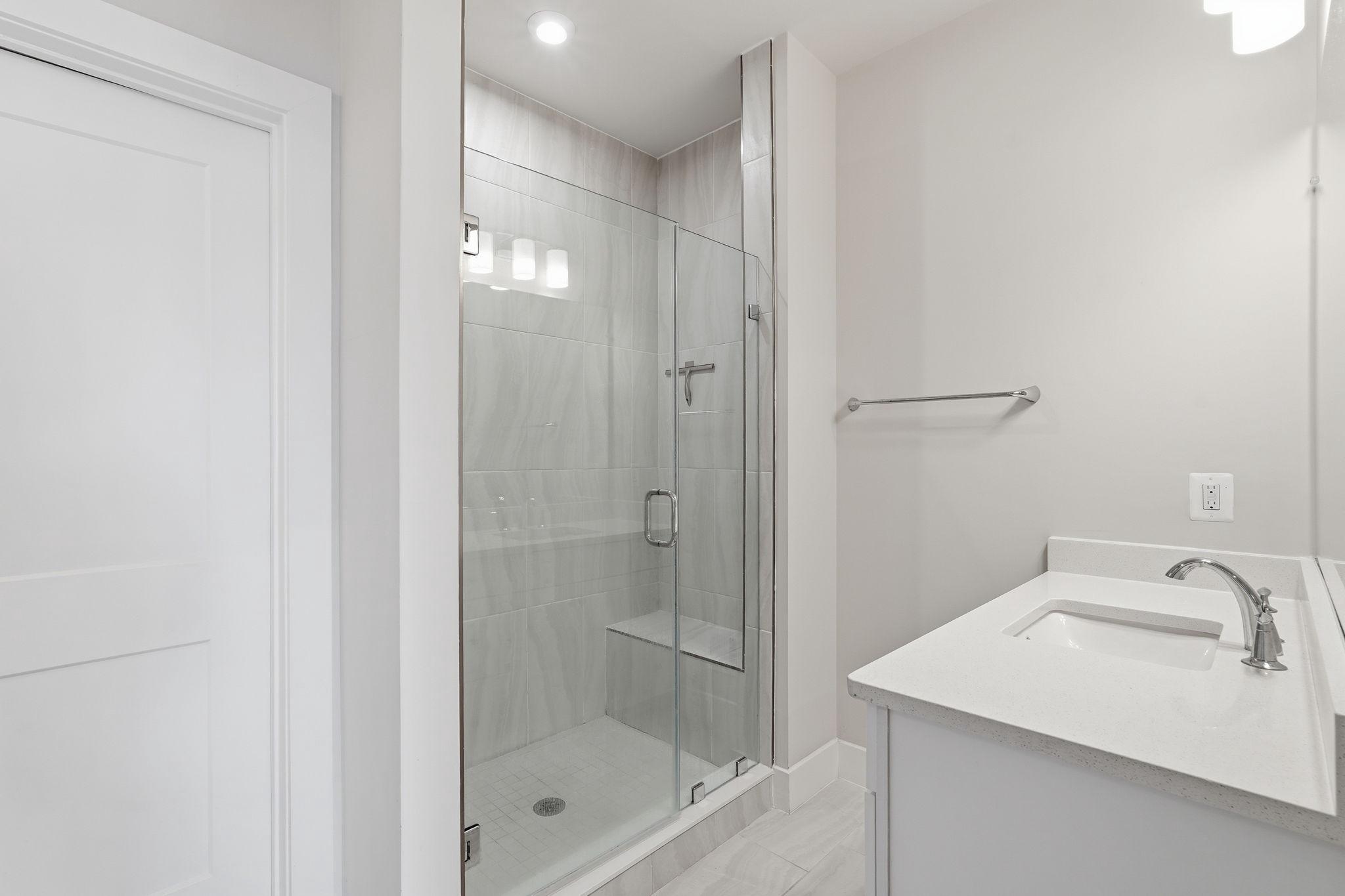 1702 Bandit Loop, Unit 19B Reston, VA 20190 - Photo 13 of 31 Primary bath.