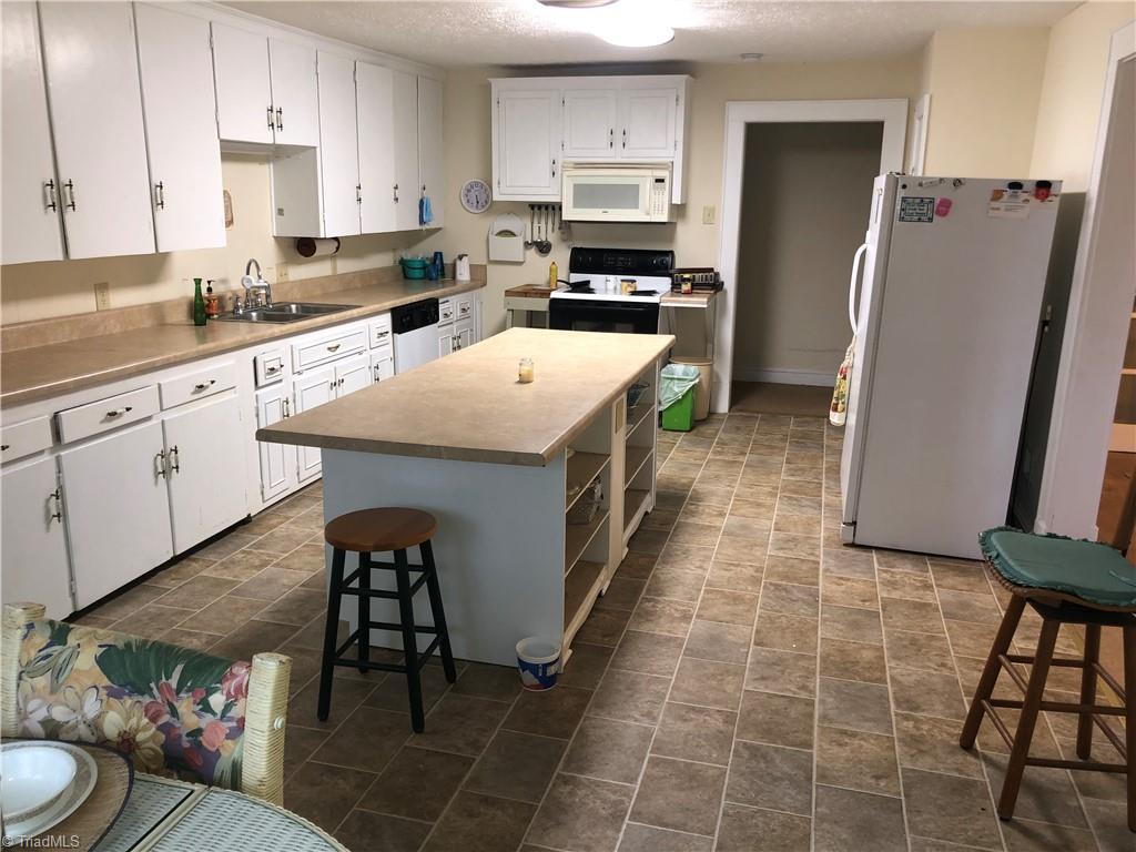 292 Quaker Road Mount Airy, NC 27030 - Photo 2 of 24 Gallery Image 2