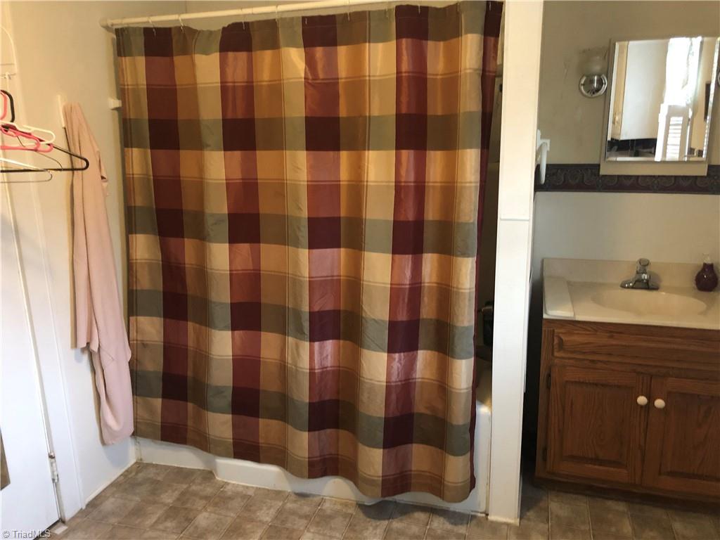 292 Quaker Road Mount Airy, NC 27030 - Photo 5 of 24 Gallery Image 5