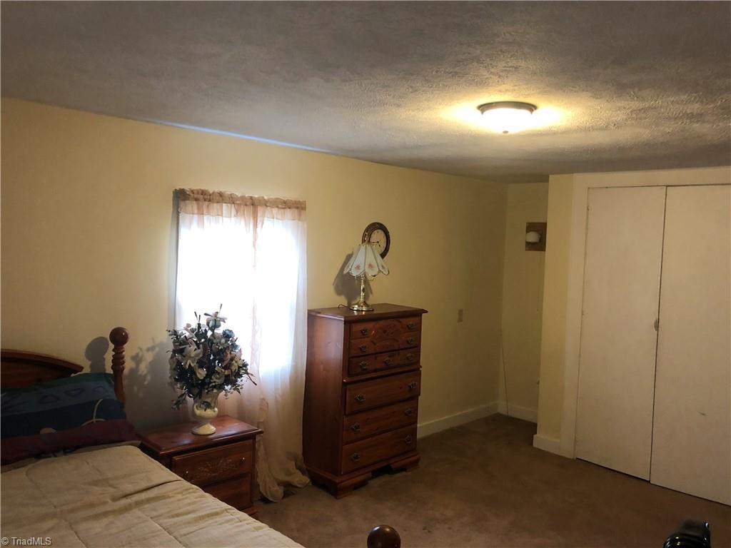 292 Quaker Road Mount Airy, NC 27030 - Photo 9 of 24 Gallery Image 9