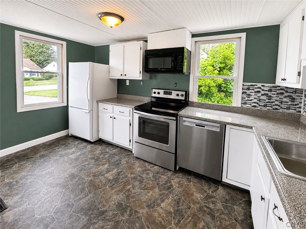312 Oakwood Street Rome, NY 13440 - Photo 7 of 41