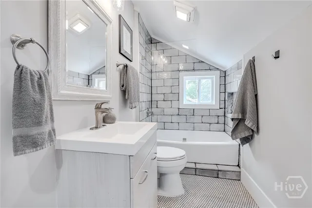 $1,025,000 | 705 East Park Avenue, Savannah, GA 31401