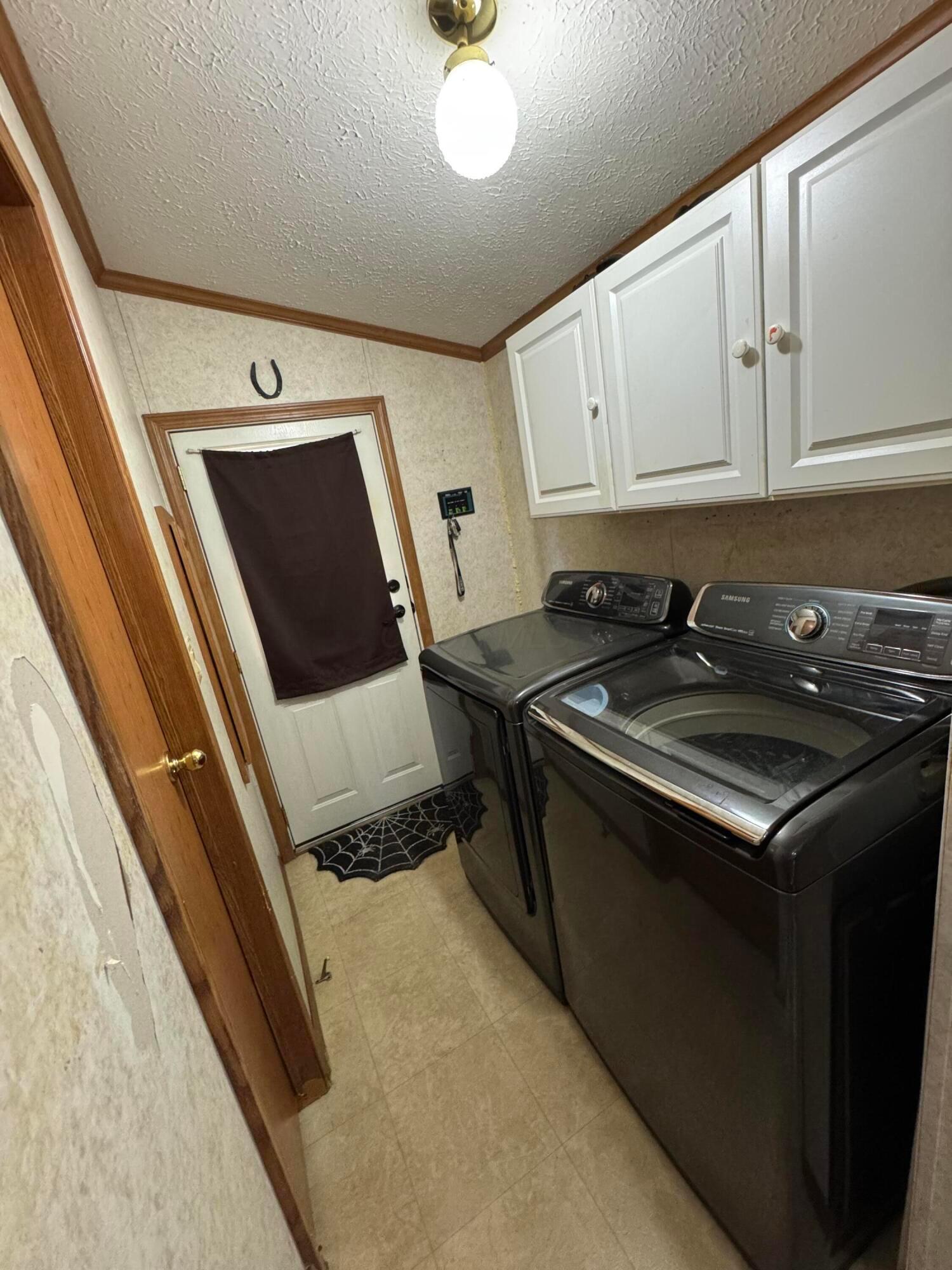 26220 Mill Road Utica, OH 43080 - Photo 26 of 36 Washer & Dryer stay!