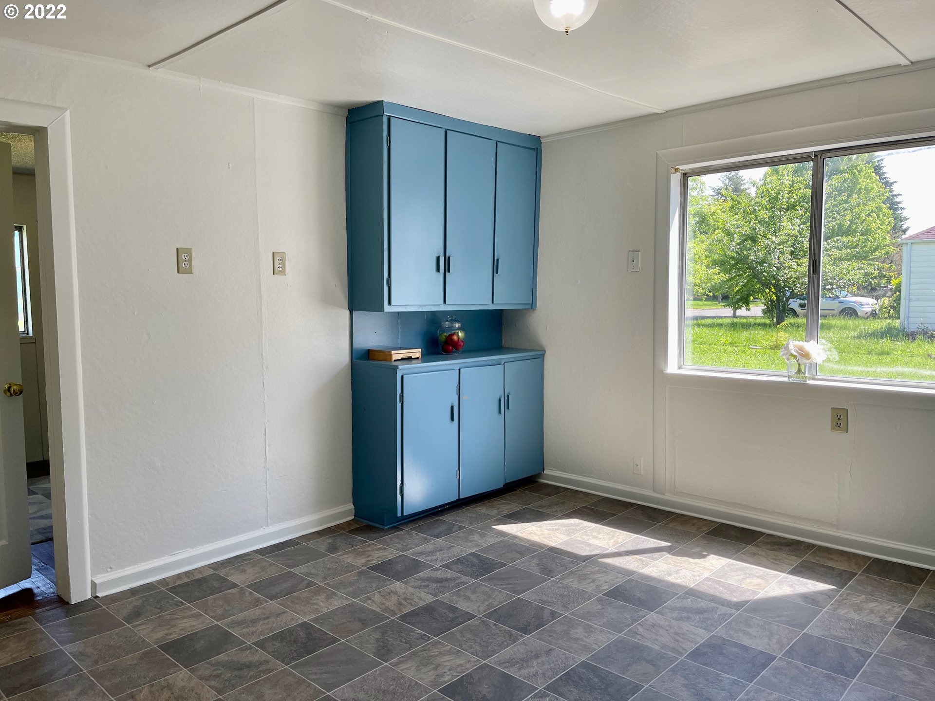 1147 F Street Springfield, OR 97477 - Photo 11 of 32 an empty room with a window and a kitchen