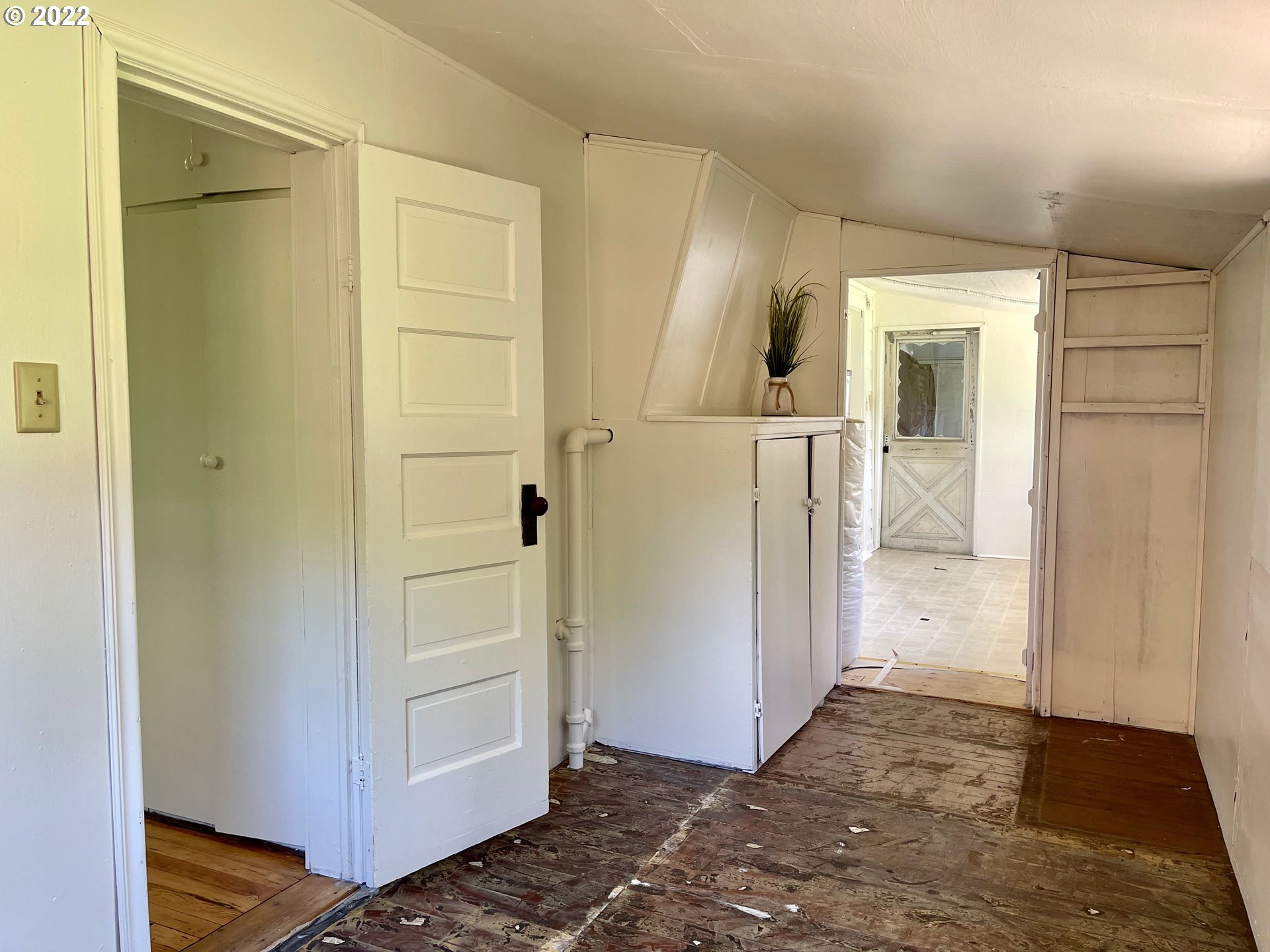 1147 F Street Springfield, OR 97477 - Photo 23 of 32 a view of a hallway with wooden floor and closet