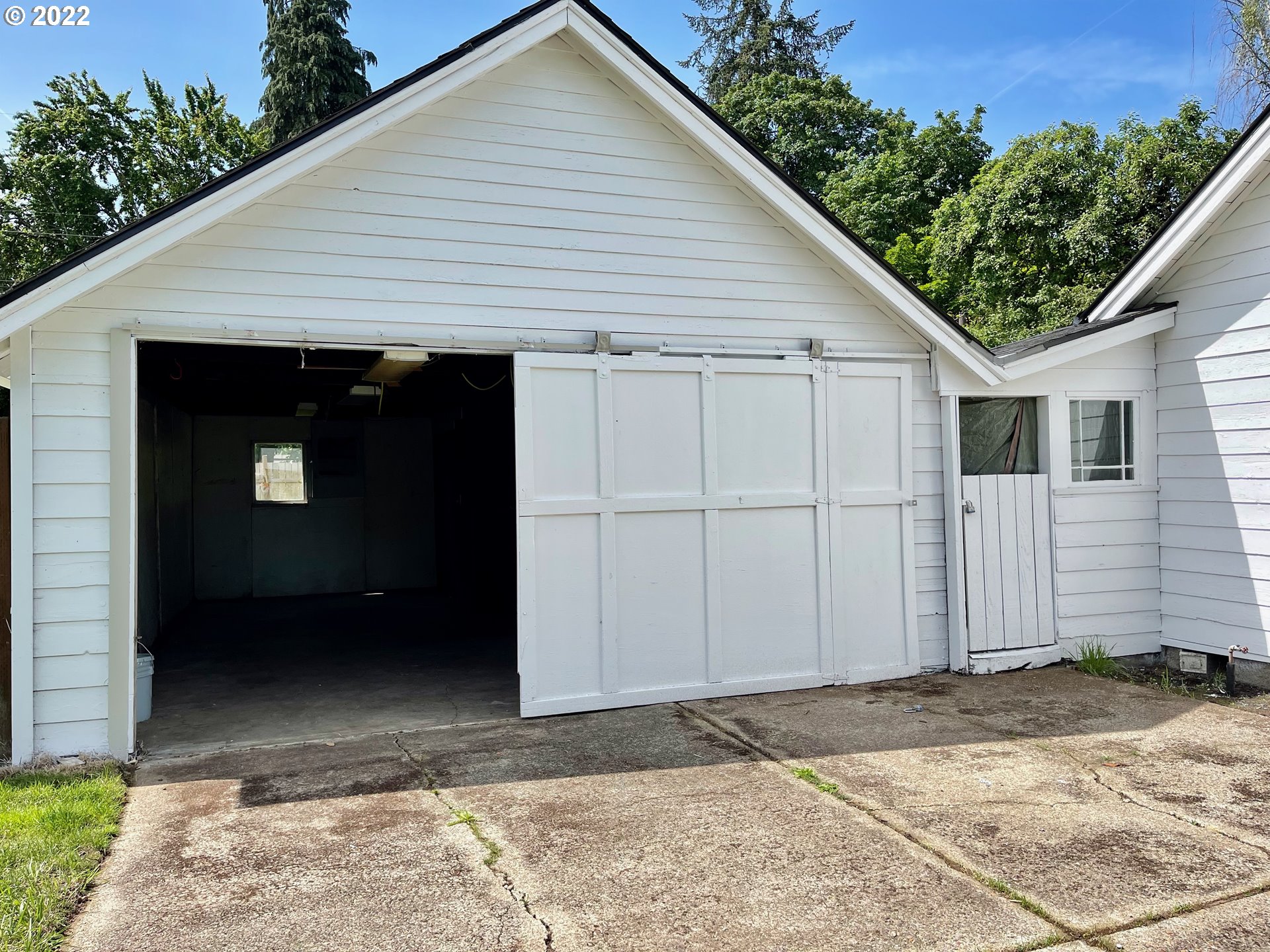 1147 F Street Springfield, OR 97477 - Photo 28 of 32 a view of a house with a garage