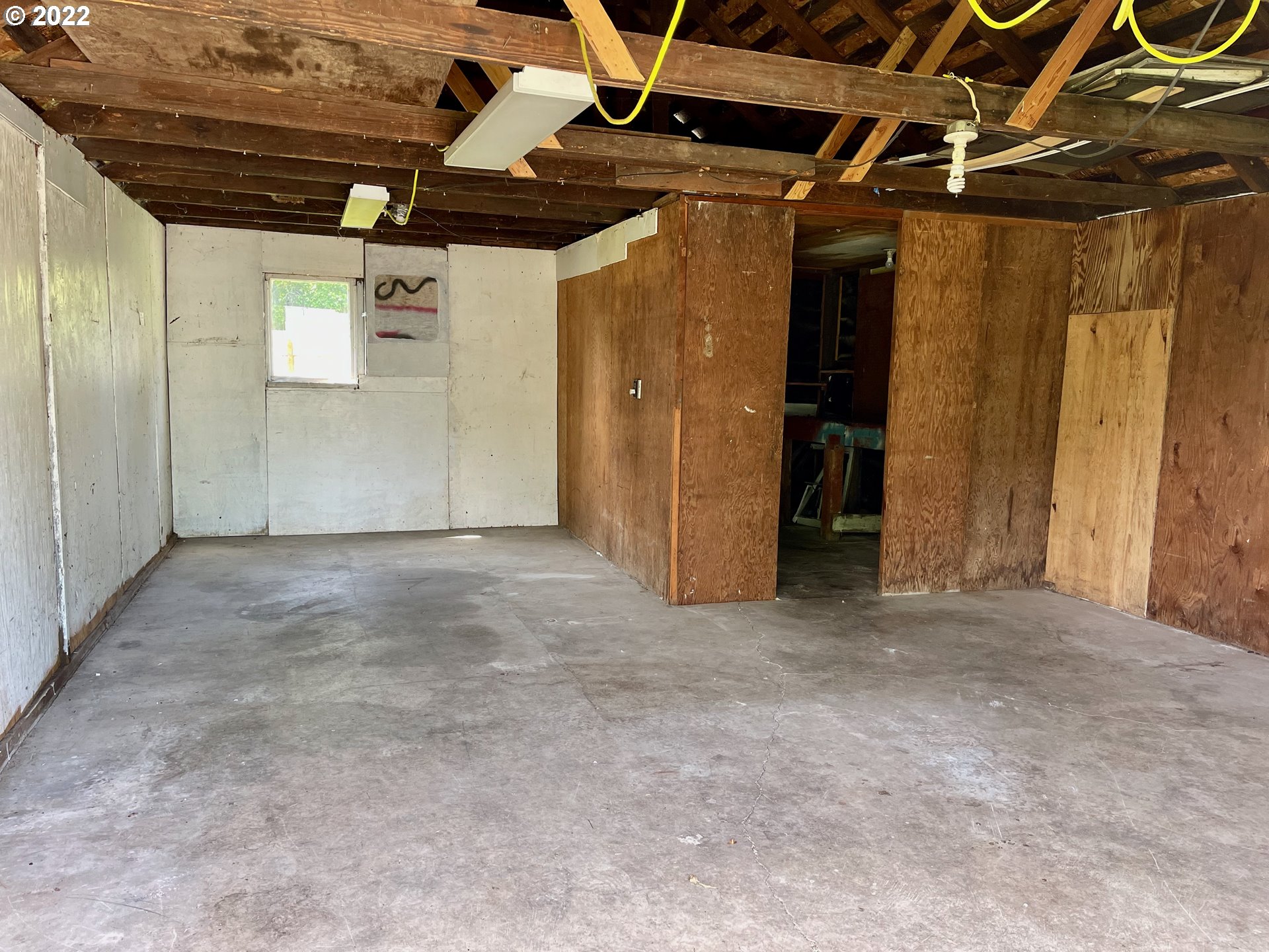 1147 F Street Springfield, OR 97477 - Photo 29 of 32 a view of empty room