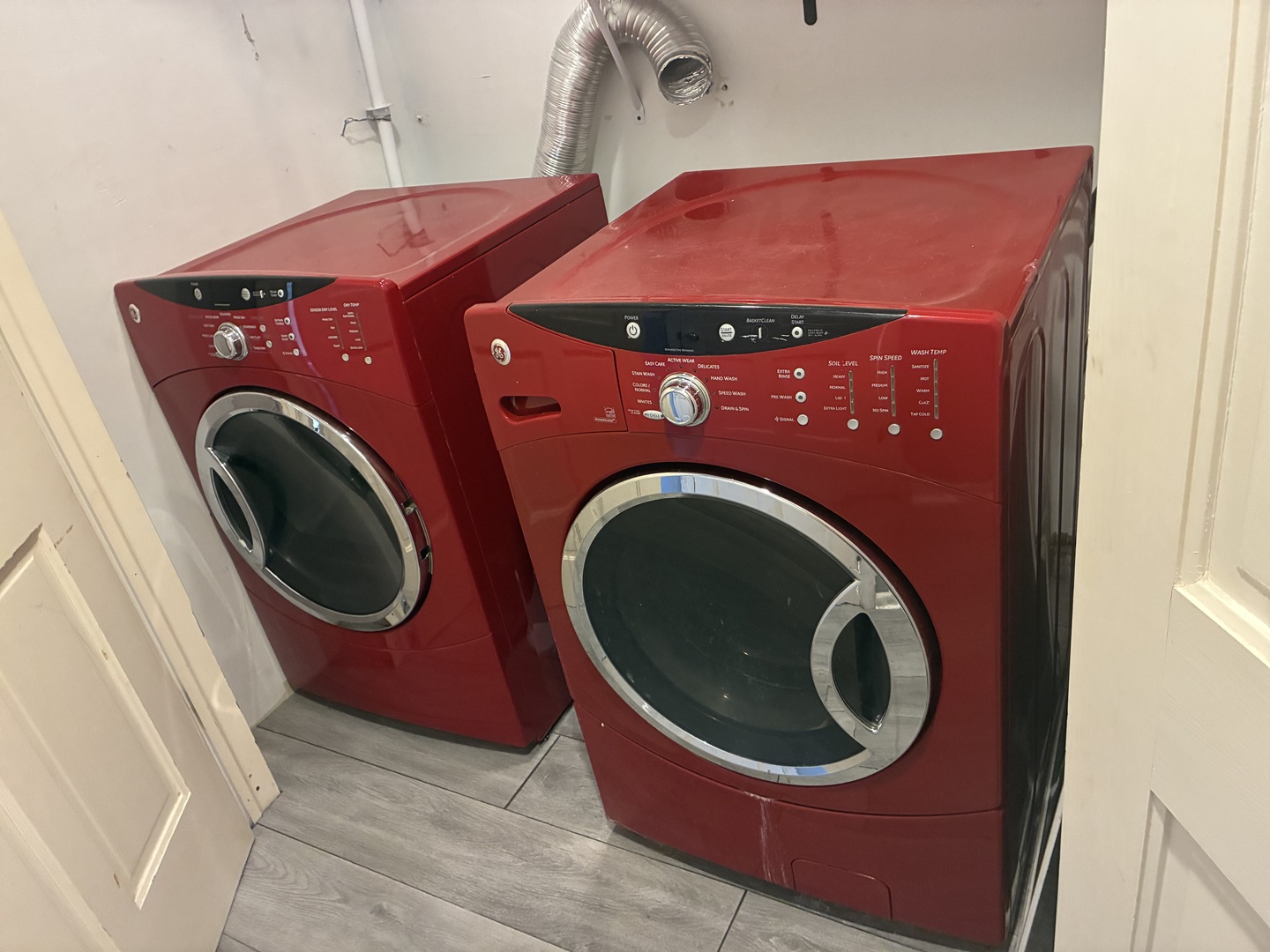 3003 Elizabeth Avenue Zion, IL 60099 - Photo 14 of 30 a utility room with dryer and washer