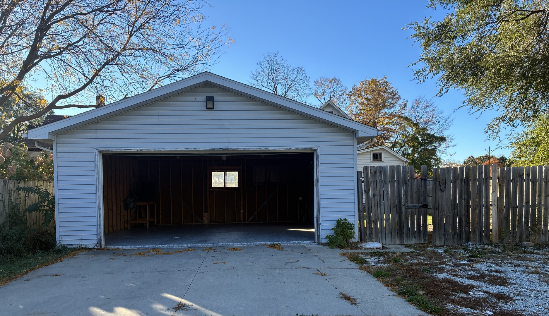 3003 Elizabeth Avenue Zion, IL 60099 - Photo 29 of 30 a front view of a house with a yard