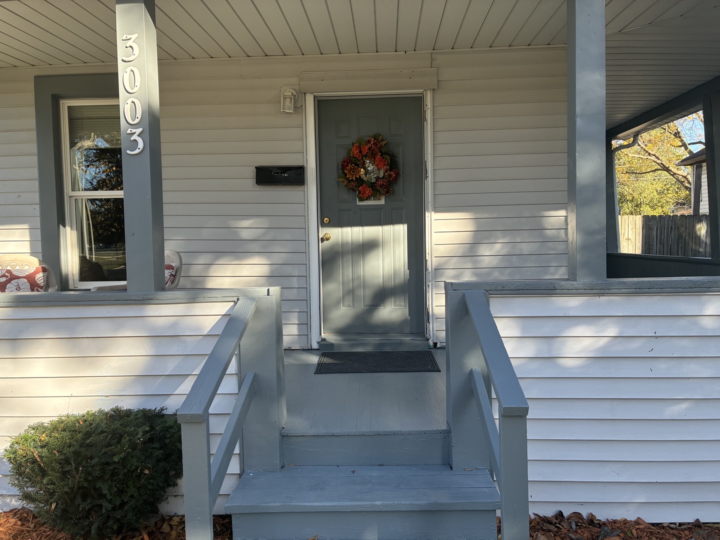 3003 Elizabeth Avenue Zion, IL 60099 - Photo 3 of 30 a view of lobby with a door and glass door