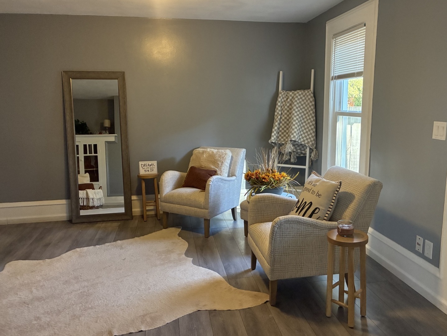 3003 Elizabeth Avenue Zion, IL 60099 - Photo 6 of 30 a living room with furniture and a window