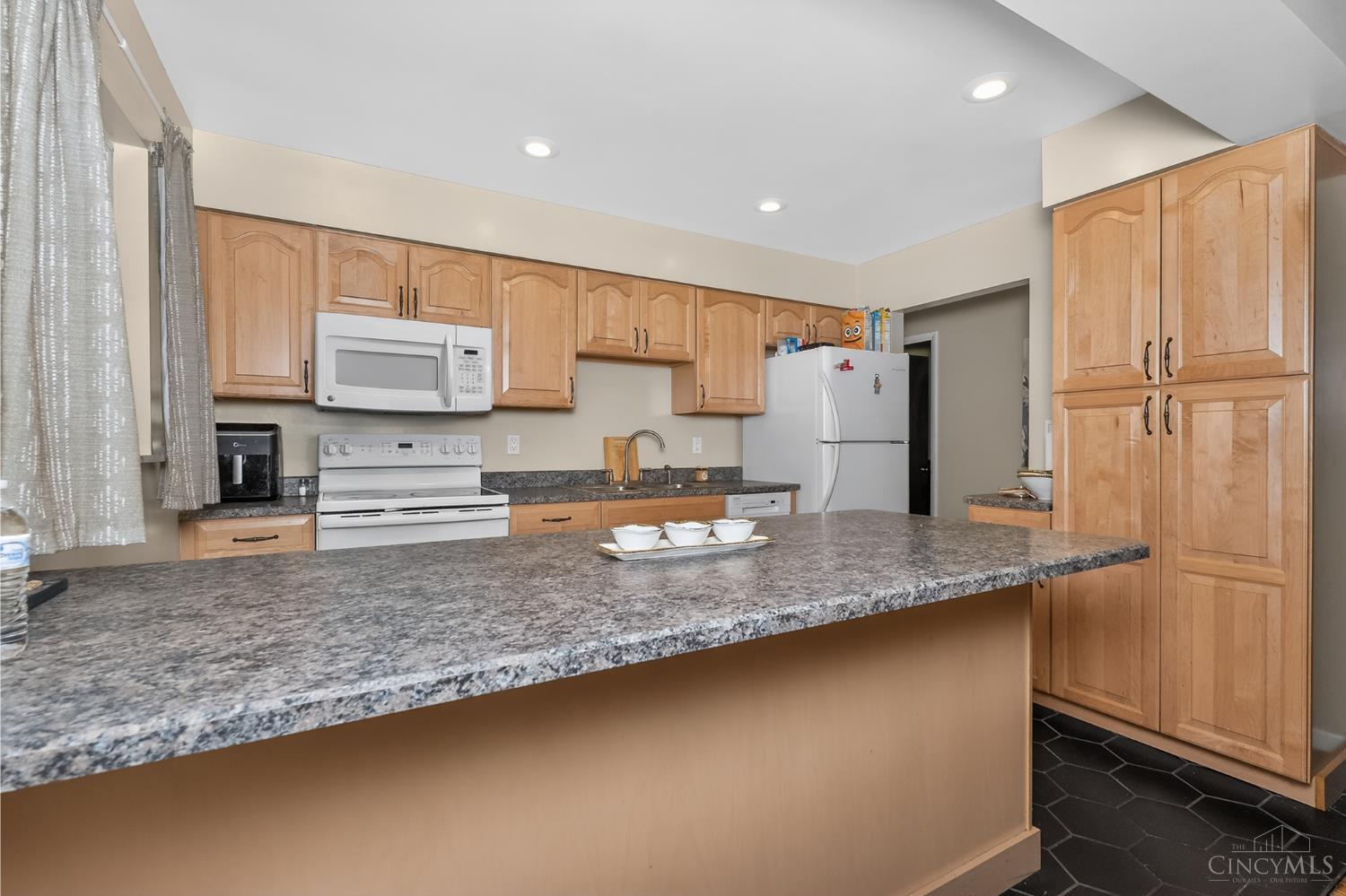 7255 Bridges Road Cincinnati, OH 45230 - Photo 17 of 31
