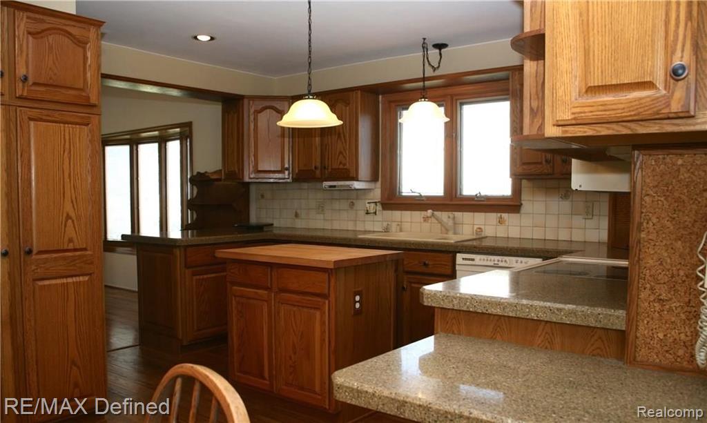 646 Lockport Road Rochester Hills, MI 48307 - Photo 10 of 23