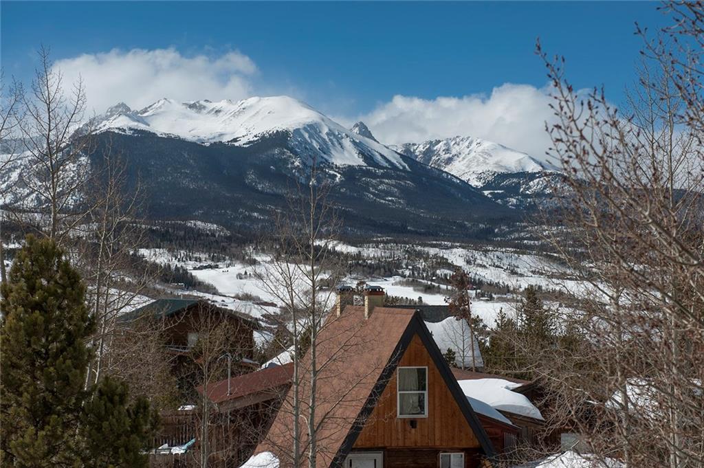 39 D Road Silverthorne, CO 80498 - Photo 31 of 35 a view of a backyard of the house