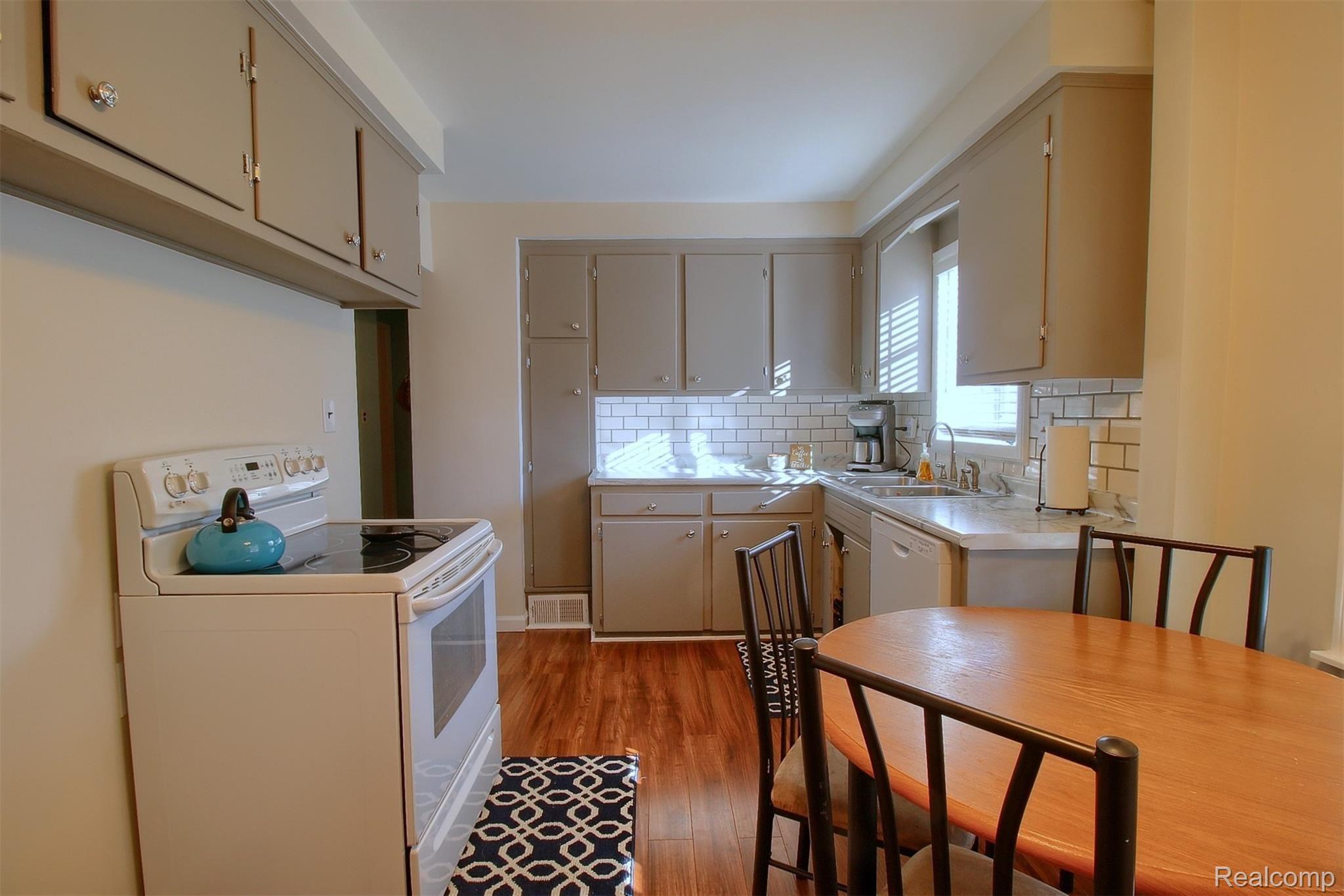 7885 Merrick Street Taylor, MI 48180 - Photo 8 of 26 6-Kitchen.jpg