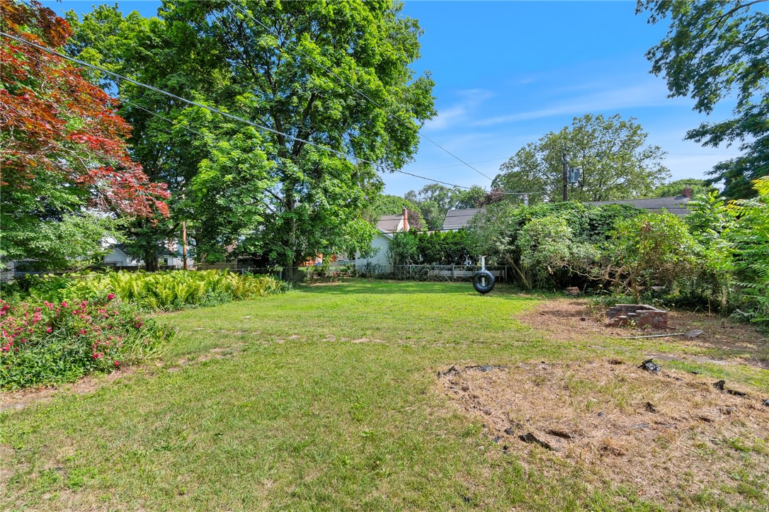 29 Avondale Road Irondequoit, NY 14622 - Photo 25 of 30 The DEEP rear yard