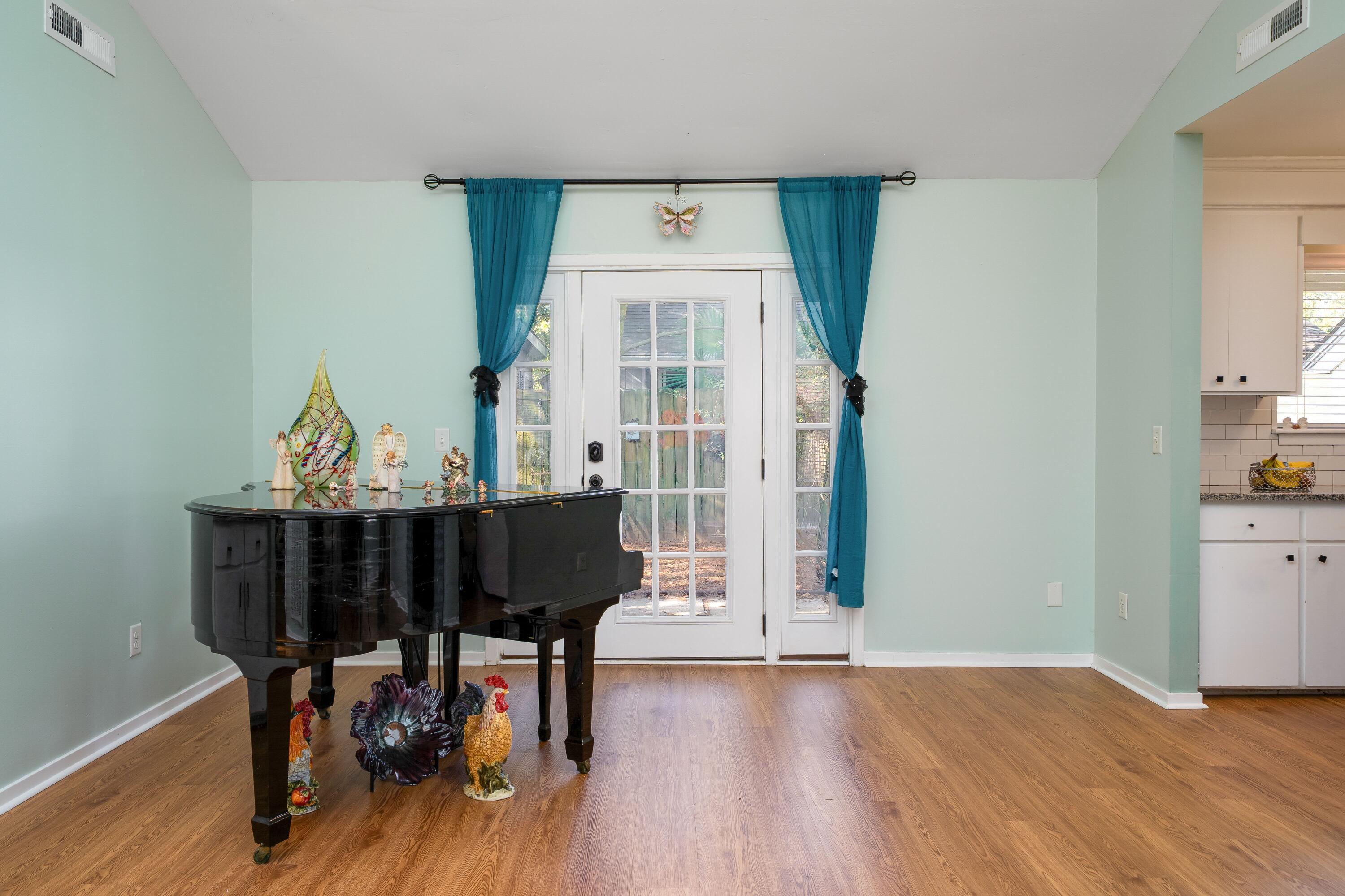 1116 Daffodil Lane Mount Pleasant, SC 29464 - Photo 27 of 39 27