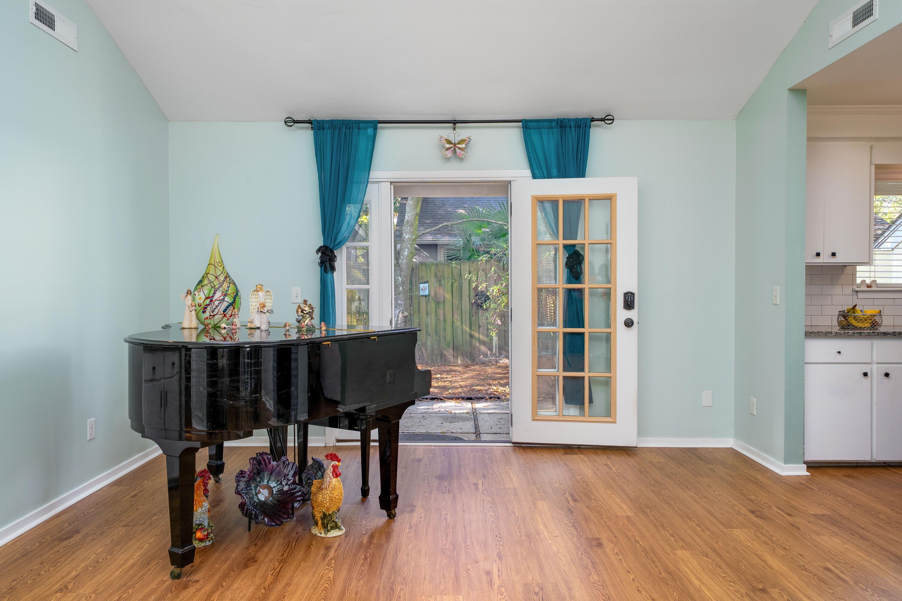 1116 Daffodil Lane Mount Pleasant, SC 29464 - Photo 29 of 39 29