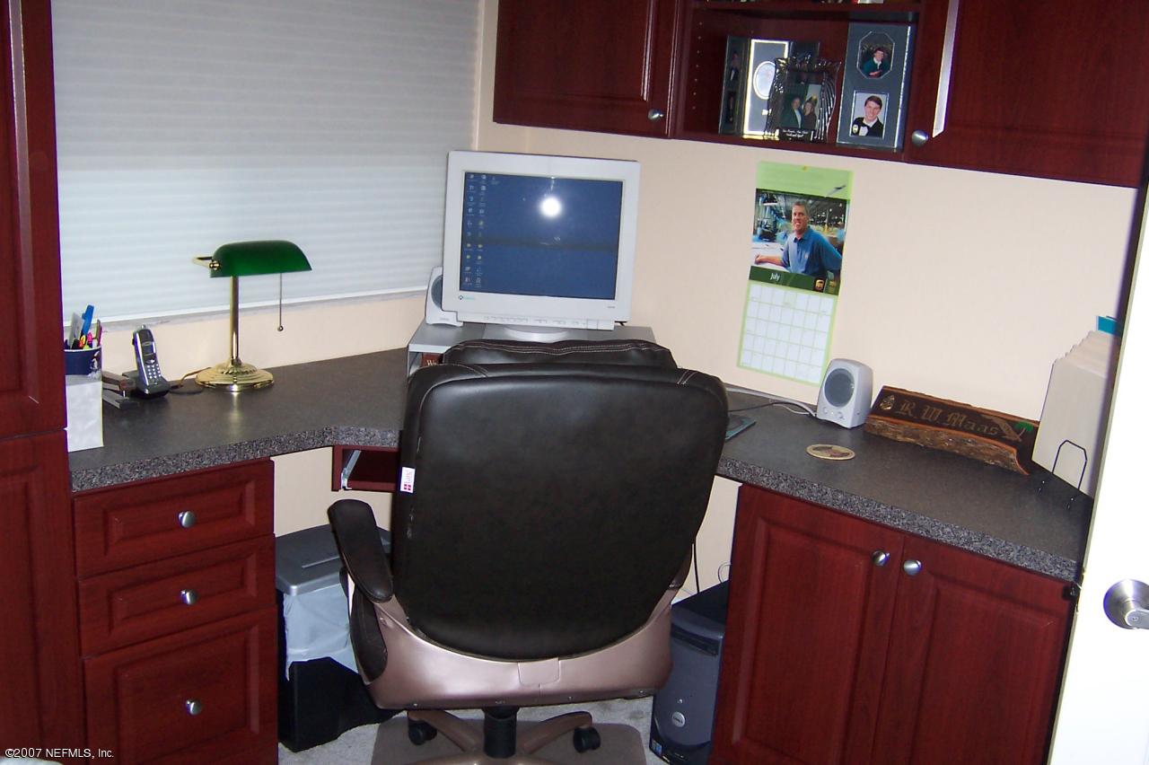 9745 Touchton Road, Unit 3101 Jacksonville, FL 32246 - Photo 15 of 20 Office Desk 1