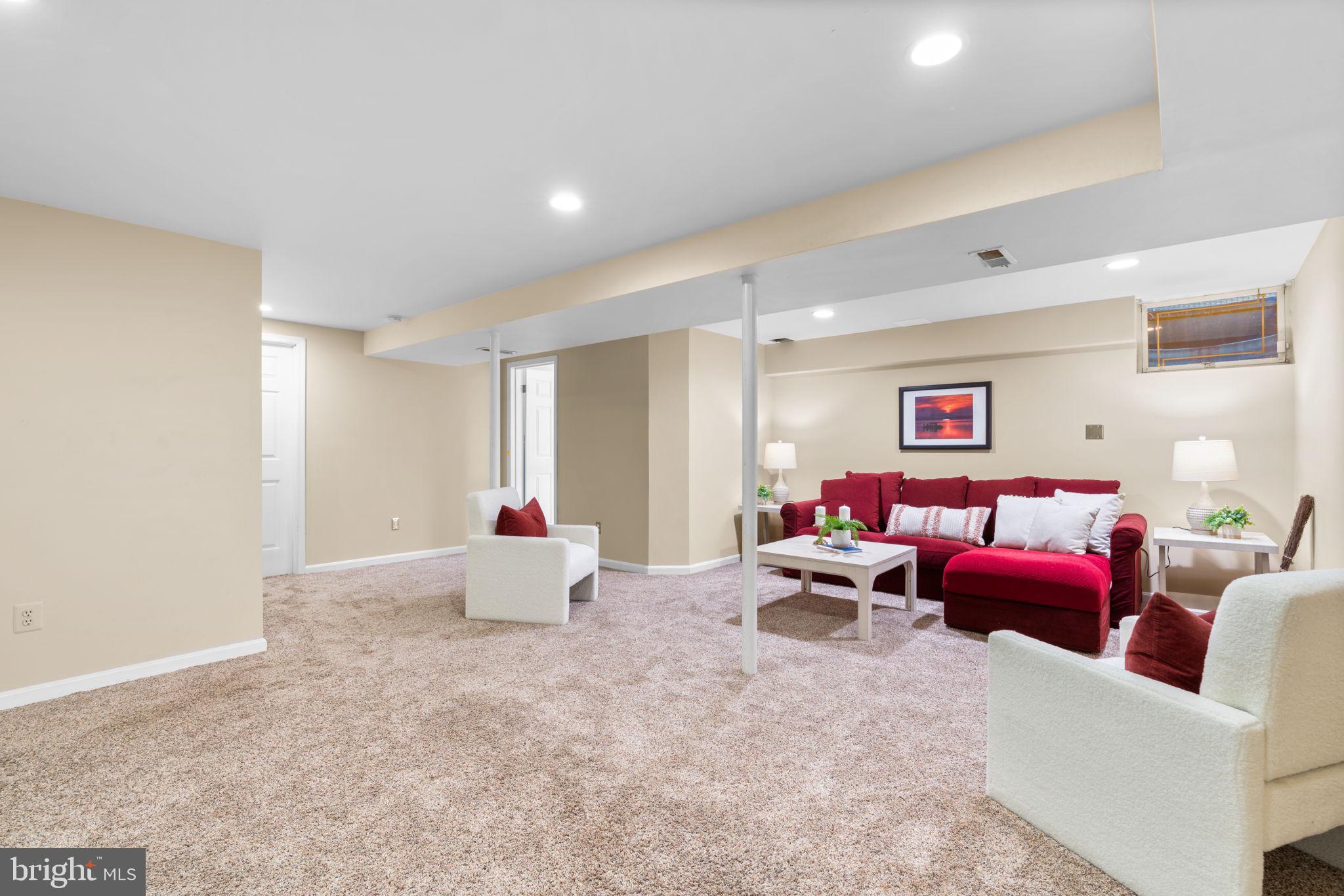 311 Canterfield Road Annapolis, MD 21403 - Photo 31 of 49 a living room with furniture