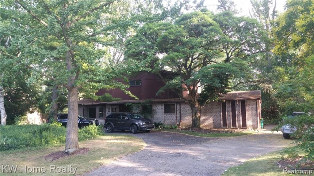 29825 Sugar Spring Road Farmington, MI 48334 - Photo 1 of 31