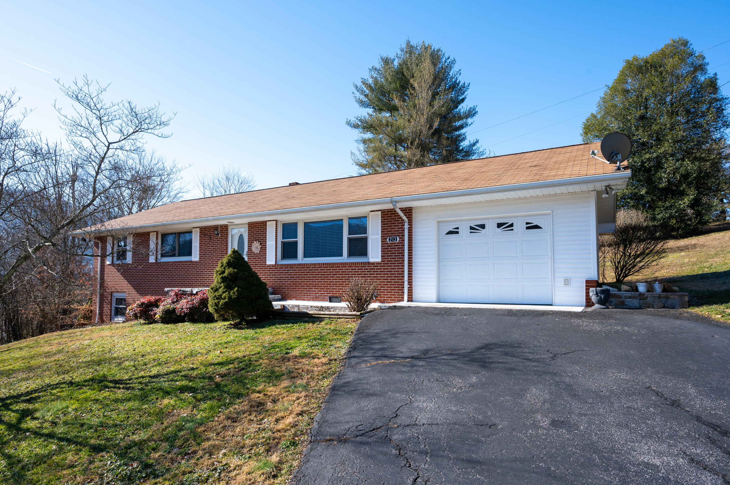 213 Barbara Road Gate City, VA 24251 - Photo 2 of 36 Barbara Rd-35