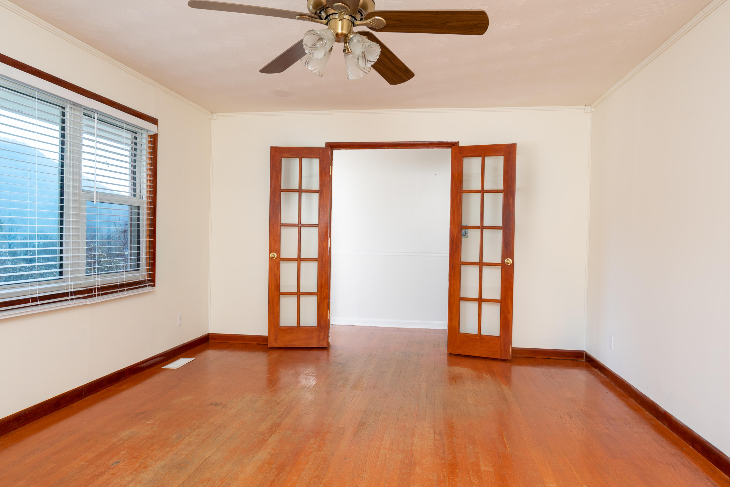 213 Barbara Road Gate City, VA 24251 - Photo 5 of 36 Barbara Rd-6