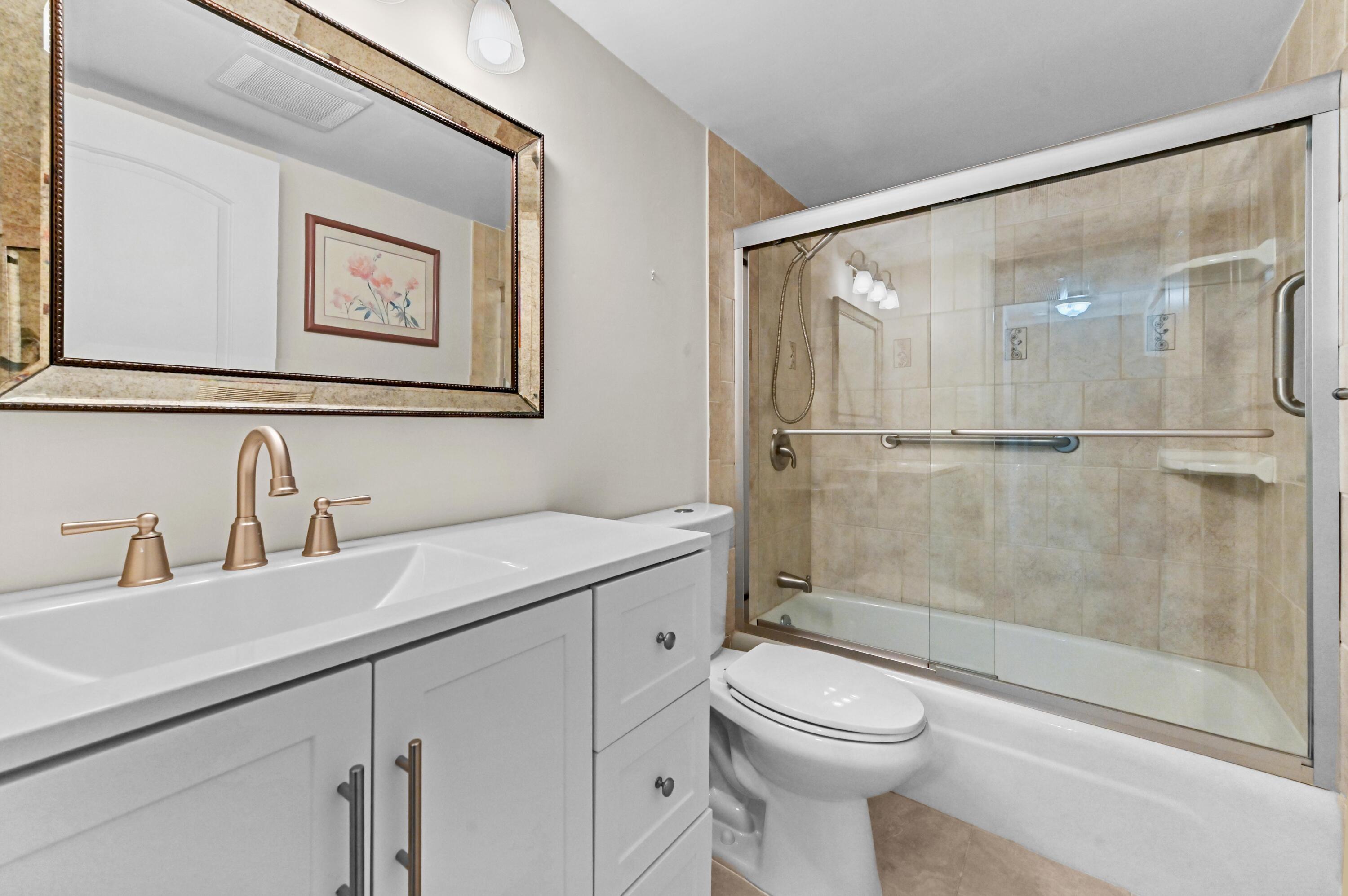 5540 North Ocean Boulevard, Unit 107 Ocean Ridge, FL 33435 - Photo 14 of 26 13 Bathroom 01