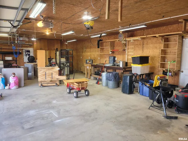 $258,500 | 103 East Highline Road, Woodlawn, IL 62898