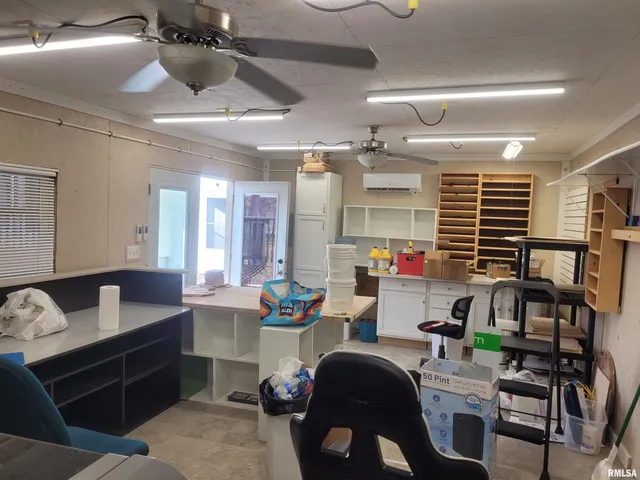 $258,500 | 103 East Highline Road, Woodlawn, IL 62898