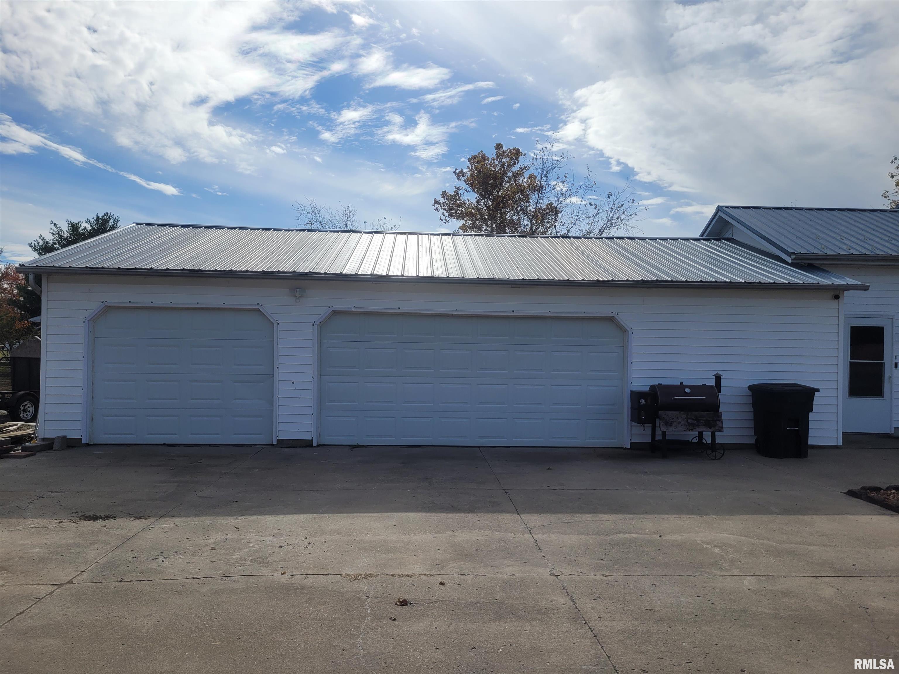 103 East Highline Road Woodlawn, IL 62898 - Photo 5 of 36