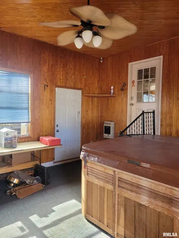 $258,500 | 103 East Highline Road, Woodlawn, IL 62898