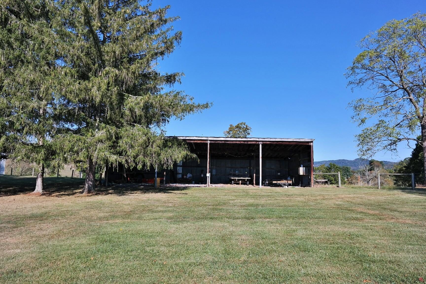 4005 Fairview Road Lewisburg, WV 24901 - Photo 7 of 62 Gallery Image 7