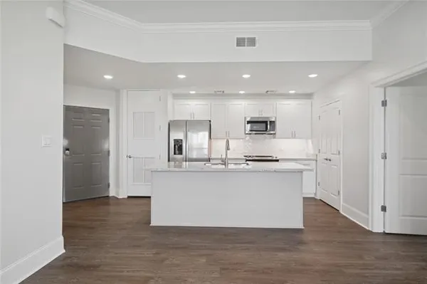 $1,900 | 400 Coconut Beach Boulevard, Unit 203, Kenner, LA 70065