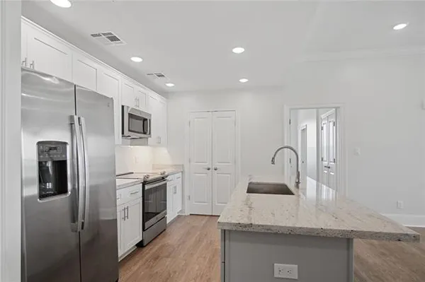 $1,900 | 400 Coconut Beach Boulevard, Unit 203, Kenner, LA 70065