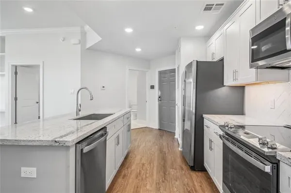 $1,900 | 400 Coconut Beach Boulevard, Unit 203, Kenner, LA 70065