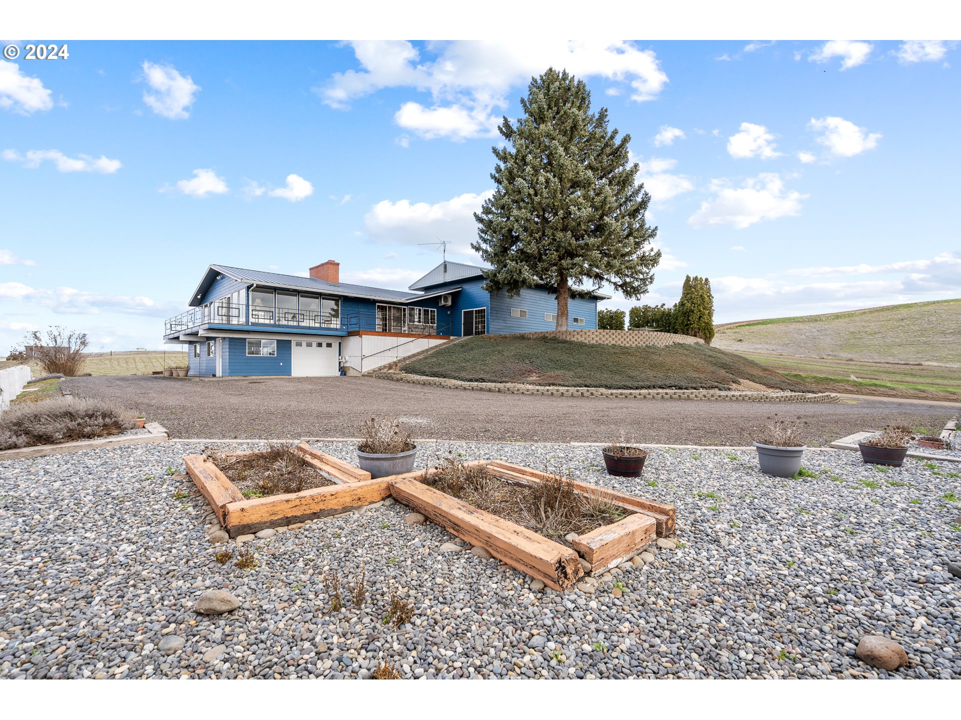 69748 Shaw Road Pendleton, OR 97801 - Photo 1 of 48 a view of a house with backyard and ocean view
