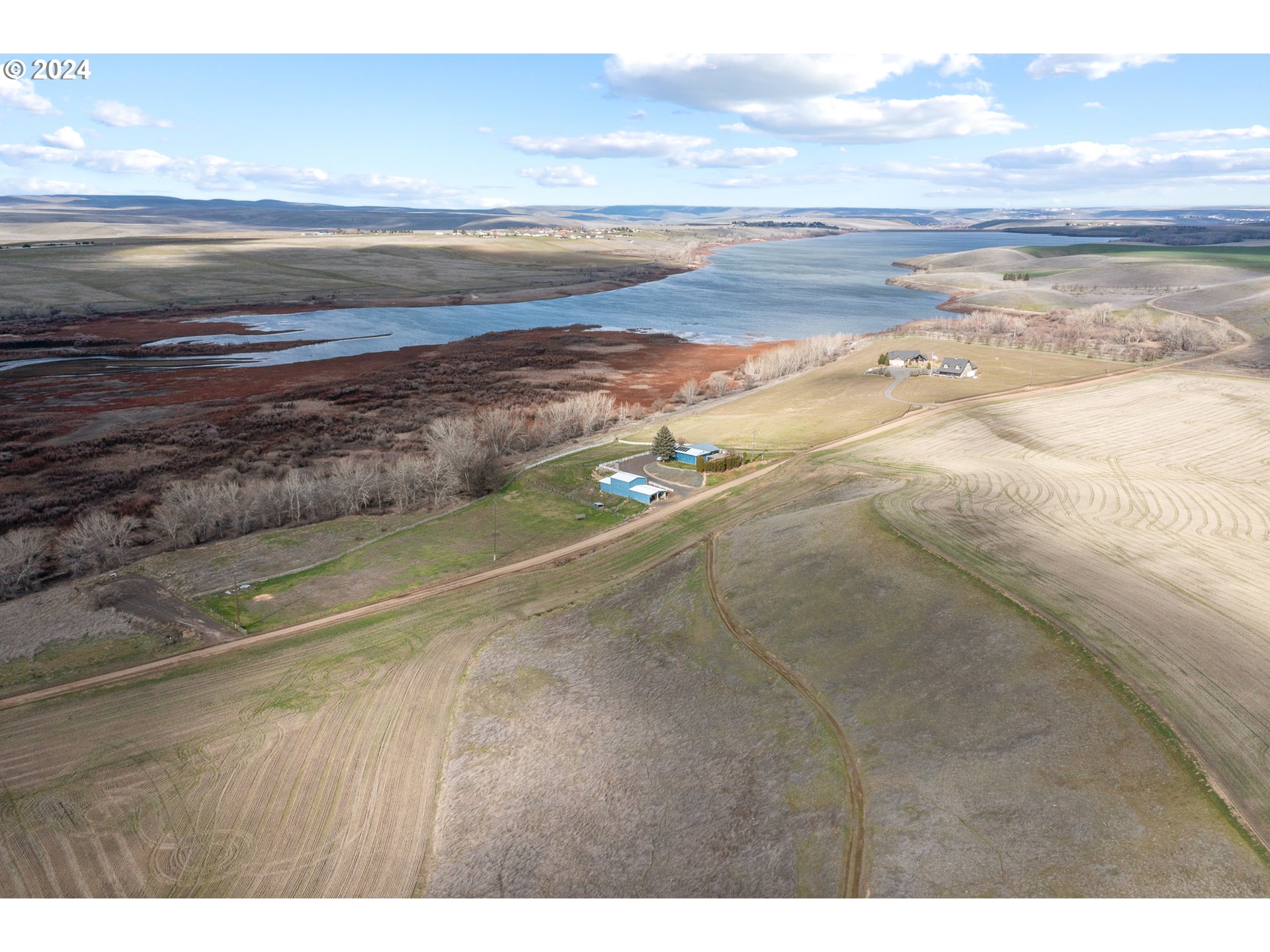 69748 Shaw Road Pendleton, OR 97801 - Photo 11 of 48 a view of an ocean and beach