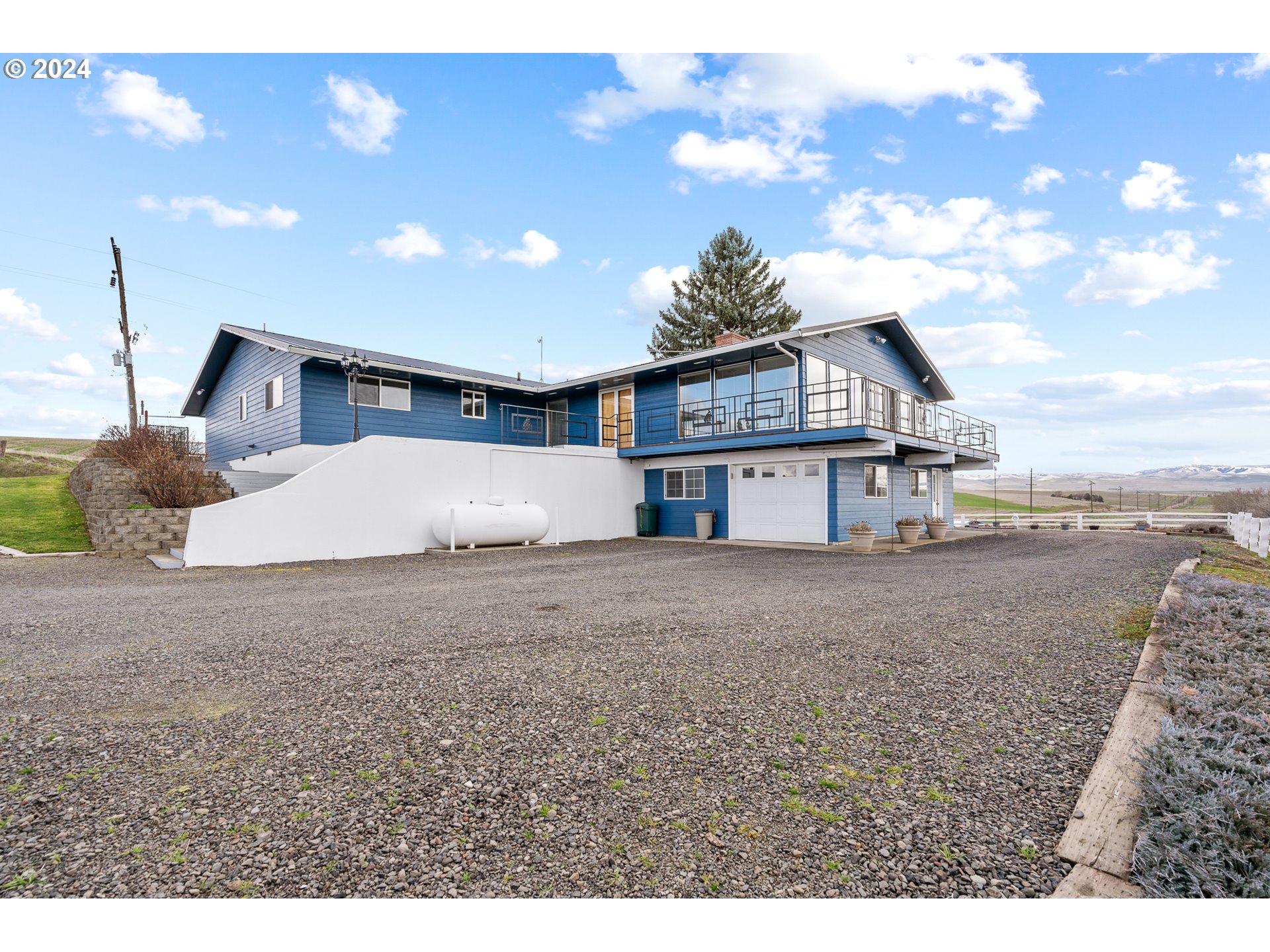 69748 Shaw Road Pendleton, OR 97801 - Photo 12 of 48 a view of a house with a yard