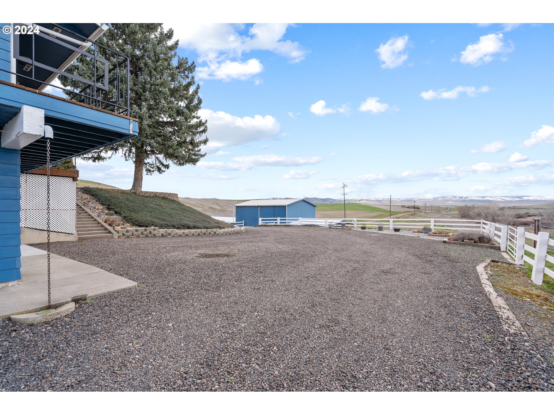 69748 Shaw Road Pendleton, OR 97801 - Photo 14 of 48 a view of a road with big building