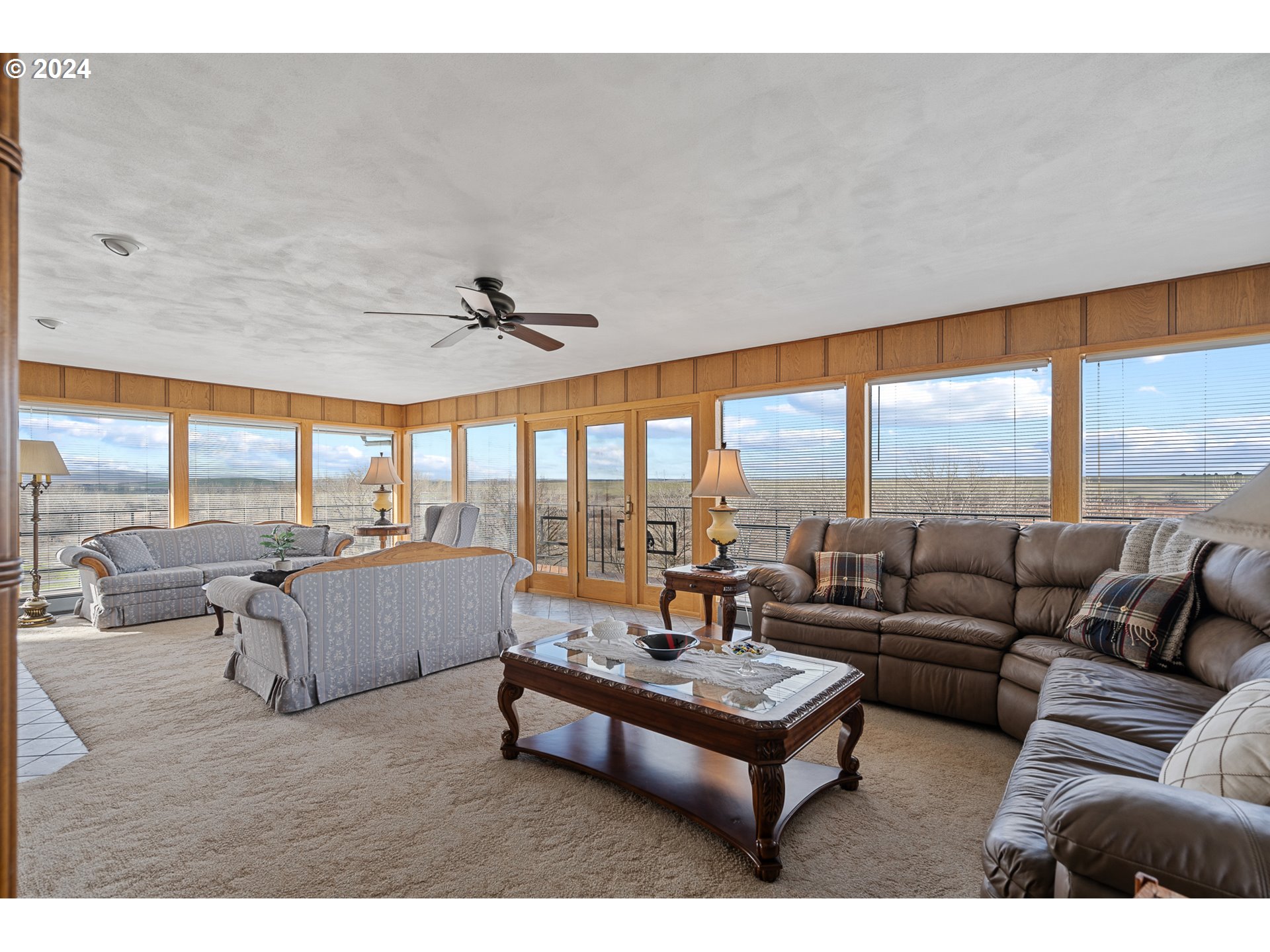 69748 Shaw Road Pendleton, OR 97801 - Photo 19 of 48 a living room with furniture and a large window