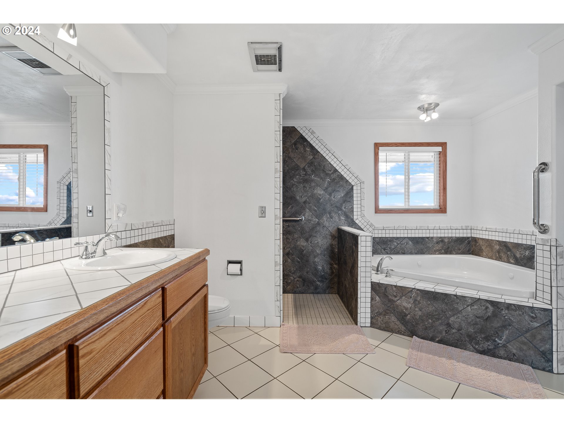 69748 Shaw Road Pendleton, OR 97801 - Photo 30 of 48 a spacious bathroom with a tub sink and mirror