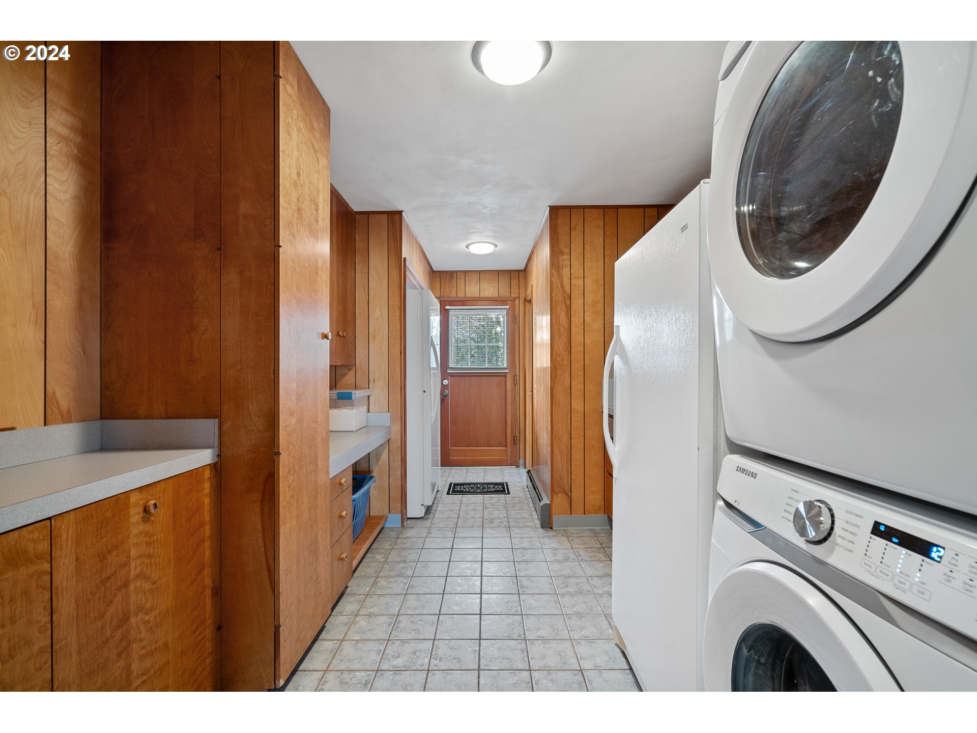 69748 Shaw Road Pendleton, OR 97801 - Photo 40 of 48 a view of entryway with washer and dryer