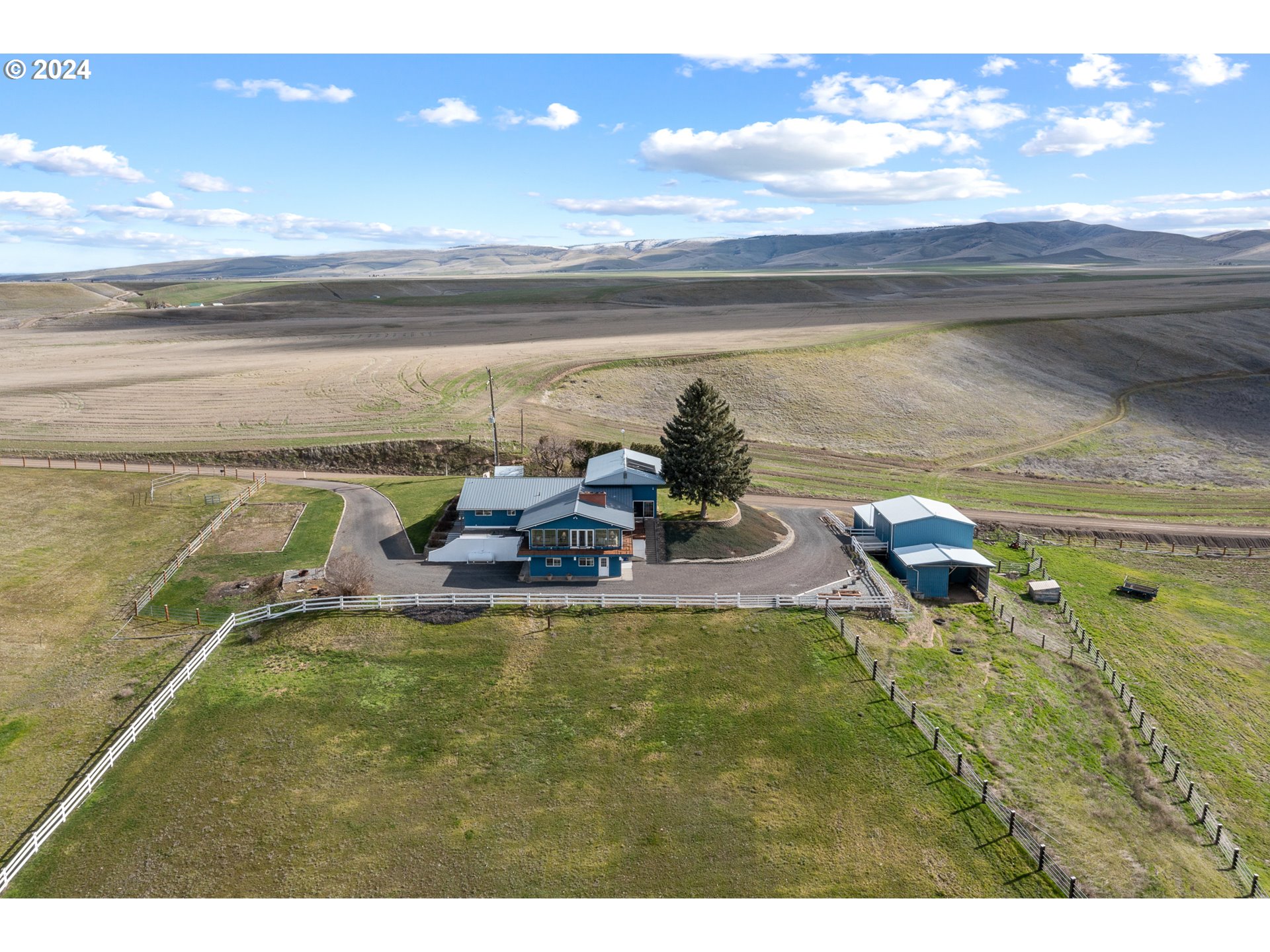 69748 Shaw Road Pendleton, OR 97801 - Photo 4 of 48 a view of a swimming pool with an ocean view