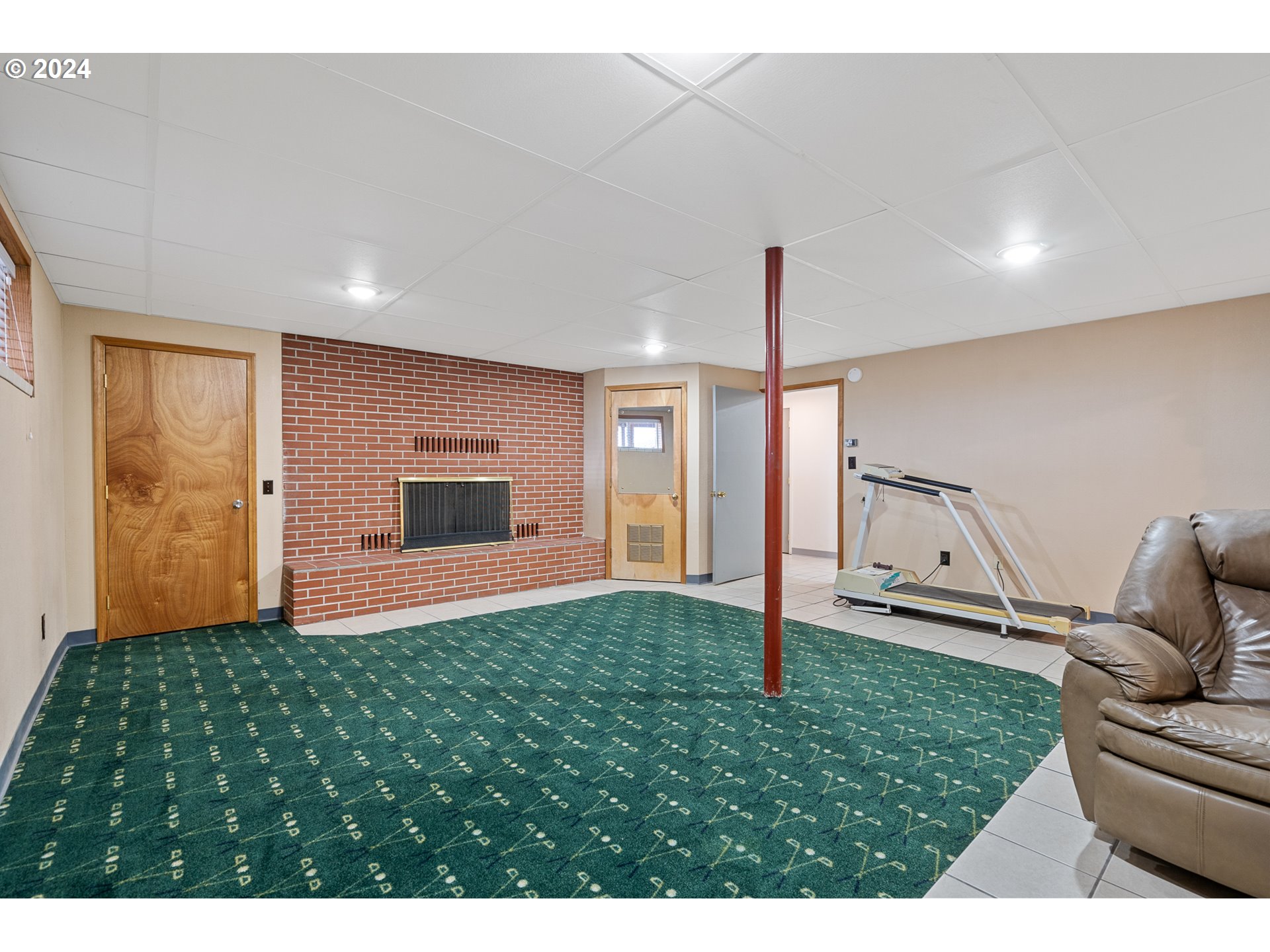 69748 Shaw Road Pendleton, OR 97801 - Photo 41 of 48 a view of a livingroom with furniture and staircase
