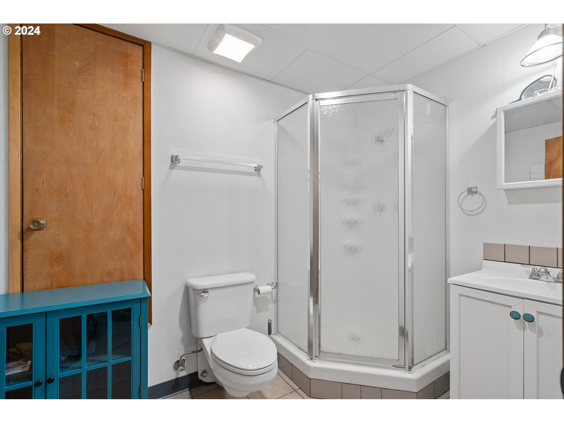 69748 Shaw Road Pendleton, OR 97801 - Photo 42 of 48 a bathroom with a sink toilet and shower