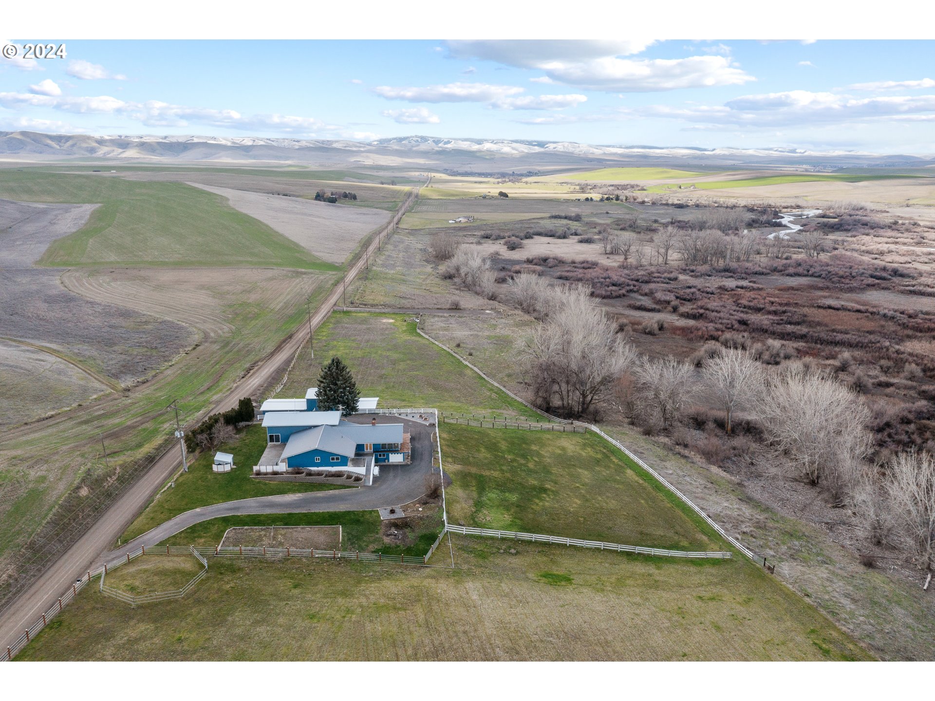 69748 Shaw Road Pendleton, OR 97801 - Photo 6 of 48 a view of yard with ocean