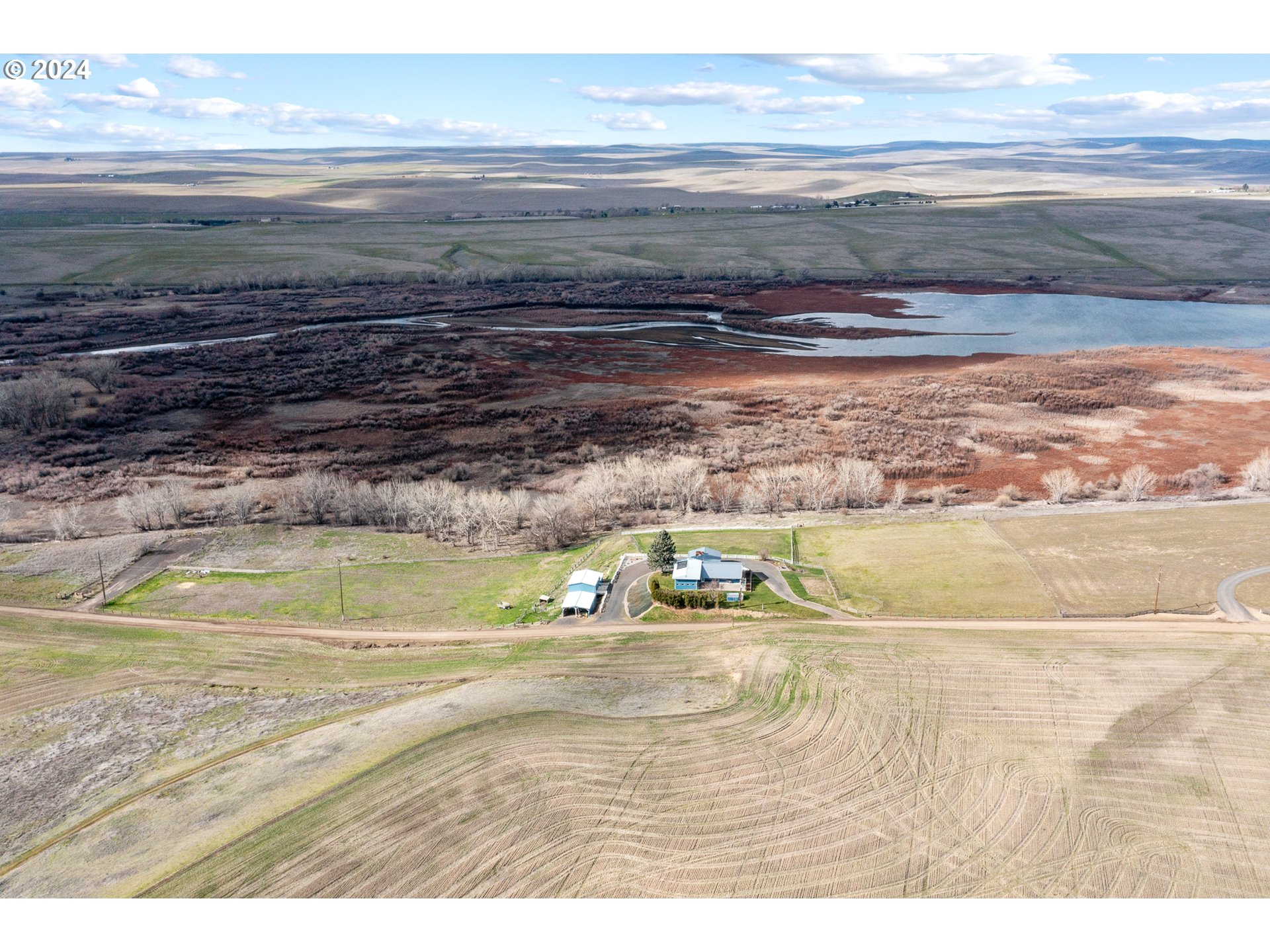 69748 Shaw Road Pendleton, OR 97801 - Photo 10 of 48 a view of an ocean and beach